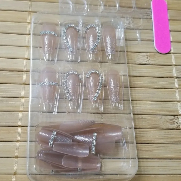 24 piece Nude rhinestone heart press on nails set - Picture 4 of 4